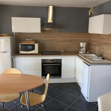 6 Pers, 2 Chambres, Terrasse, Parking Et Piscine, A 50 M De La Mer - Ref Jaca223 Apartment