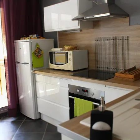6 Pers, 2 Chambres, Terrasse, Parking Et Piscine, A 50 M De La Mer - Ref Jaca223 Apartment