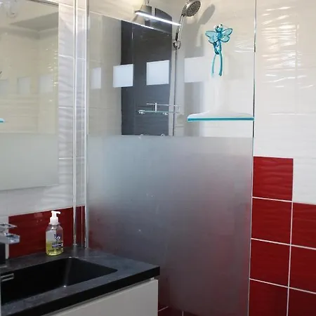 Apartment 6 Pers, 2 Chambres, Terrasse, Parking Et Piscine, A 50 M De La Mer - Ref Jaca223
