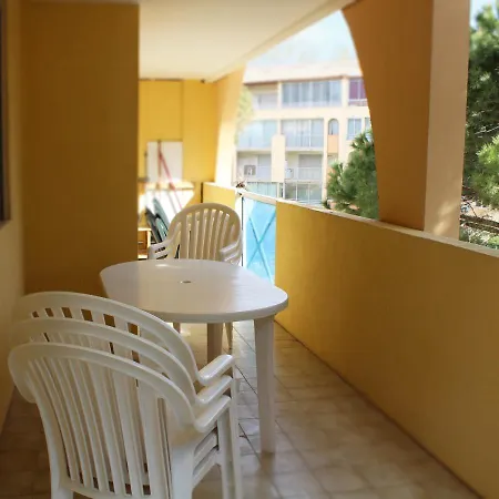 Apartment 6 Pers, 2 Chambres, Terrasse, Parking Et Piscine, A 50 M De La Mer - Ref Jaca223 *