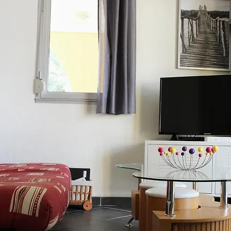 6 Pers, 2 Chambres, Terrasse, Parking Et Piscine, A 50 M De La Mer - Ref Jaca223 Apartment